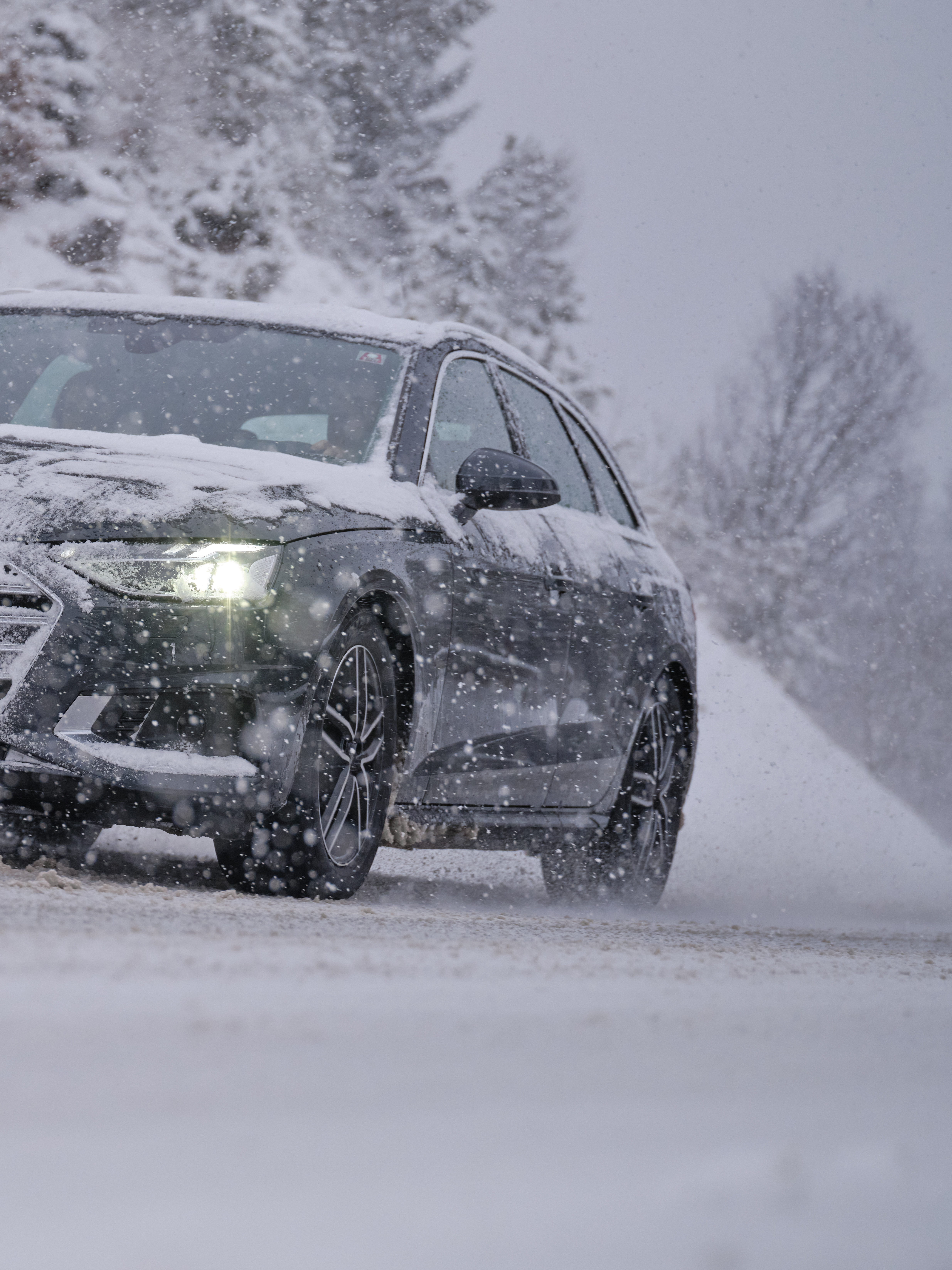 Nokian_Tyres_winter_tires_on_snowy_road