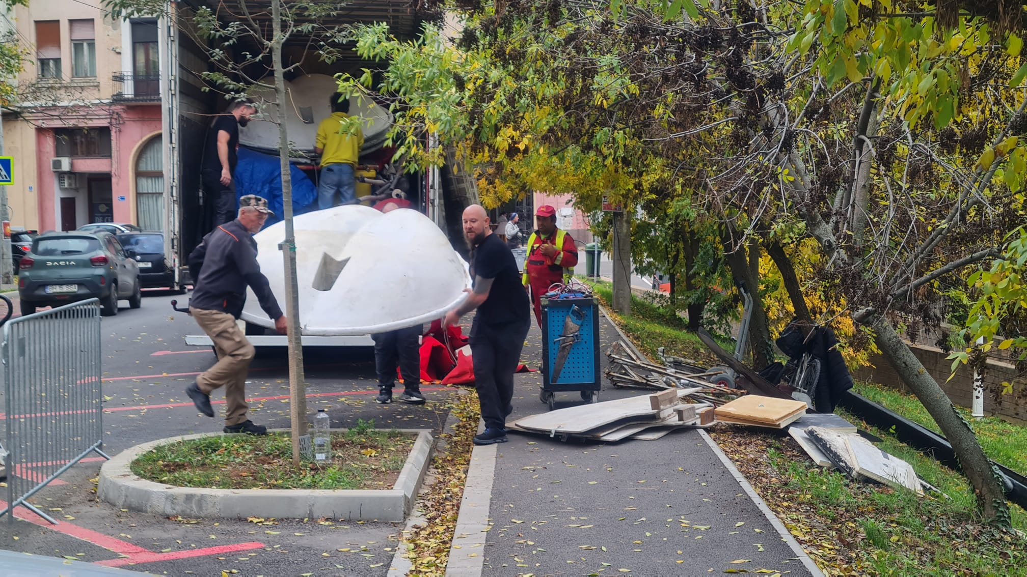 foto: Artiștii care vor performa spectacolele pe Crișul Repede cu ocazia FestiFall au ajuns în Oradea, 09.10.2024