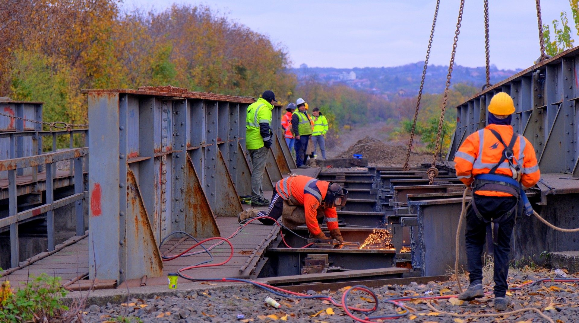 Demontare pasarelă tren strada Matei Corvin FOTO: Alexandru Nițescu