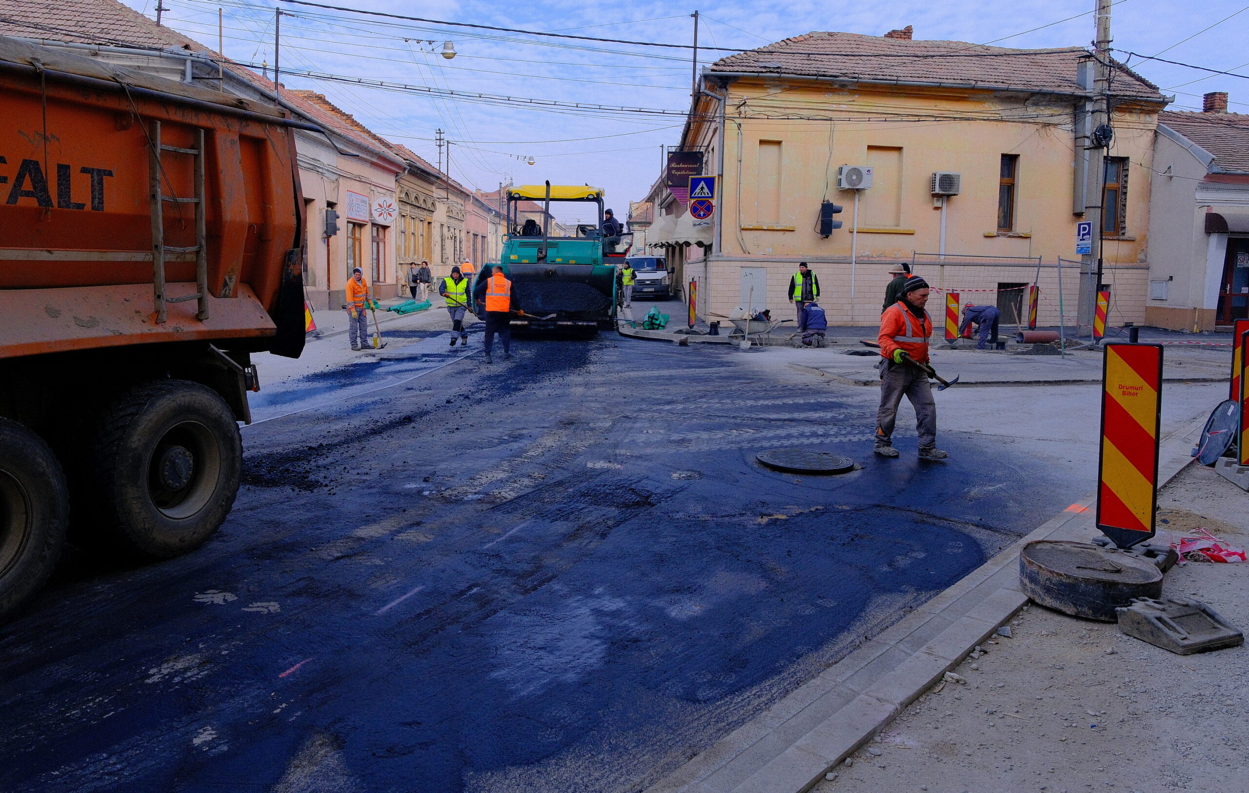 Lucrările de pe strada Avram Iancu din Oradea 18.11.2024; Foto: Alexandru Nițescu