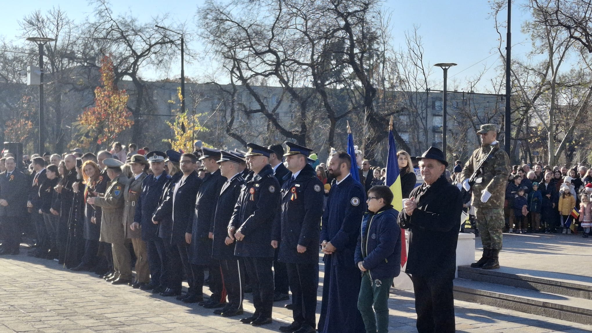 foto: Ziua Națională a României, sărbătorită de sute de oameni în Piațeta Mihai Viteazul, 01.12.2024