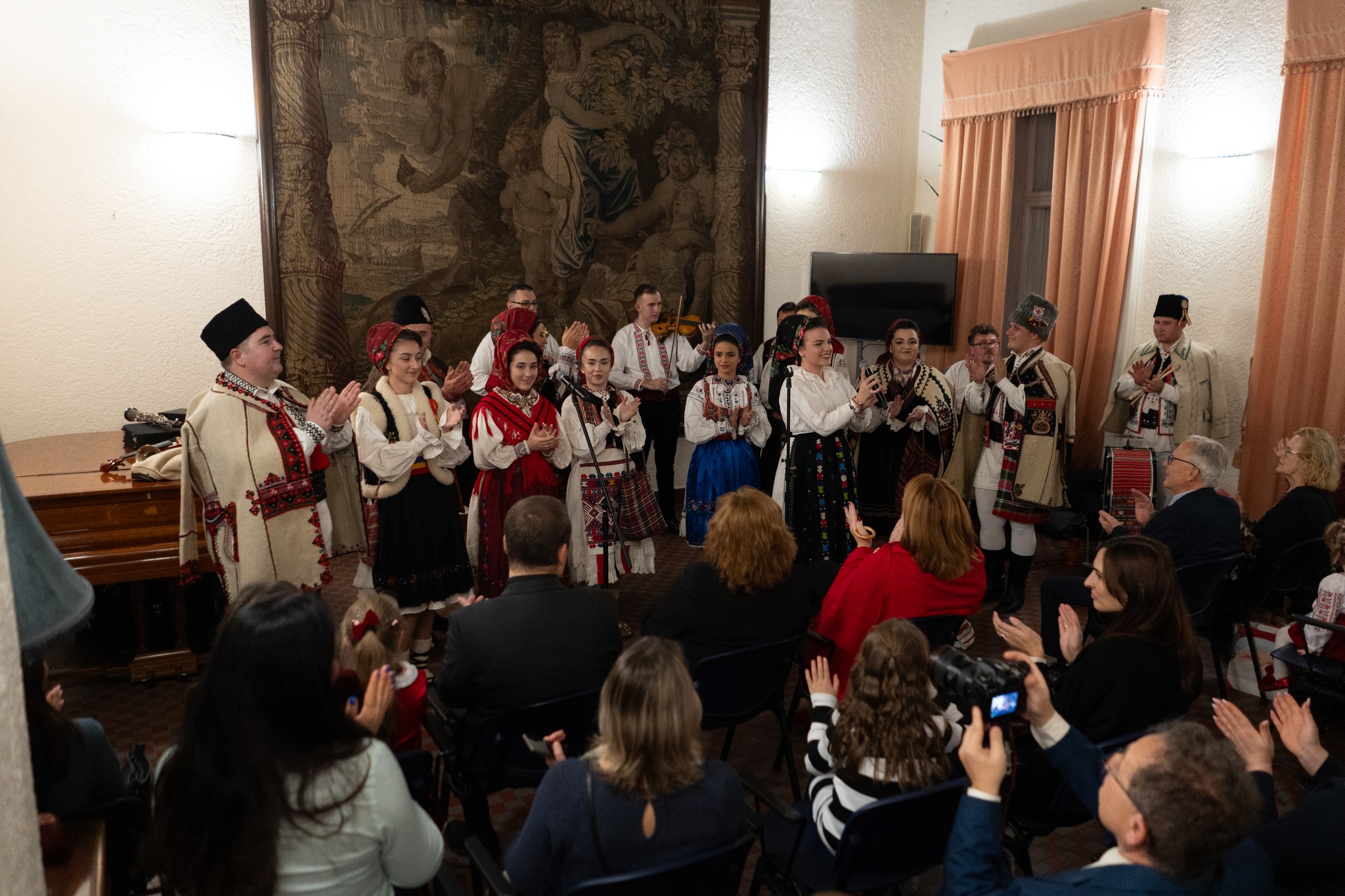 foto: Artiștii bihoreni au susținut un concert de colinde și cântece tradiționale, 14.12.2024