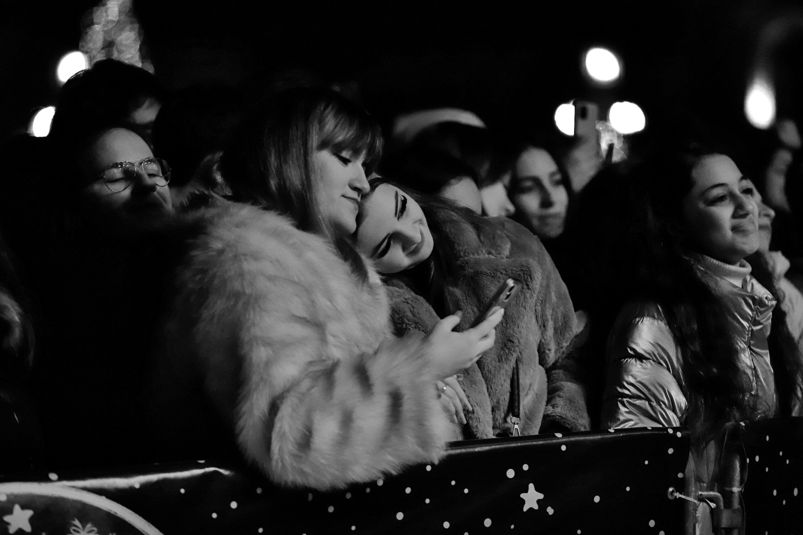 foto: Mii de orădeni au cântat alături de artiștii The Motans, Iuliana Beregoi și Holograf, 16.12.2024