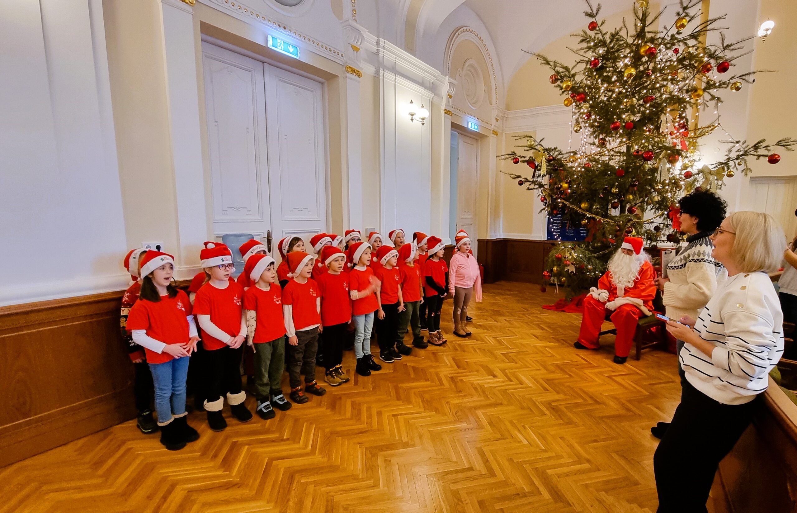 foto: Atmosferă de sărbătoare la Primăria Oradea, 18.12.2024