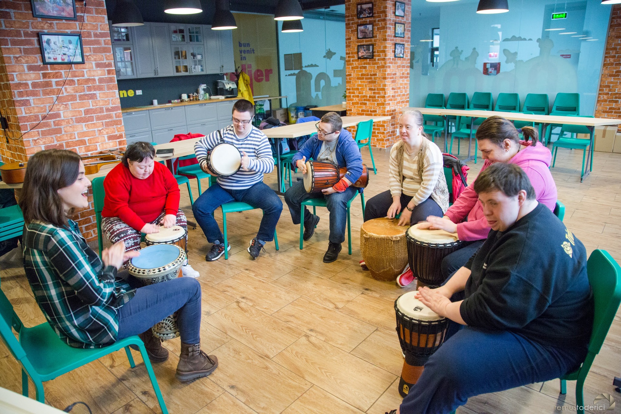 Colaborare cu Asociatia Down Oradea - Centru De Zi Iedera, și atelierele de muzicoterapie de la Fundația Comunitară Oradea foto remus toderici